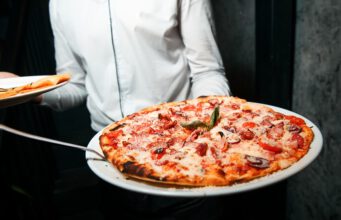 Od klasycznych do kreatywnych: ewolucja talerzyków do pizzy talerze do pizzy